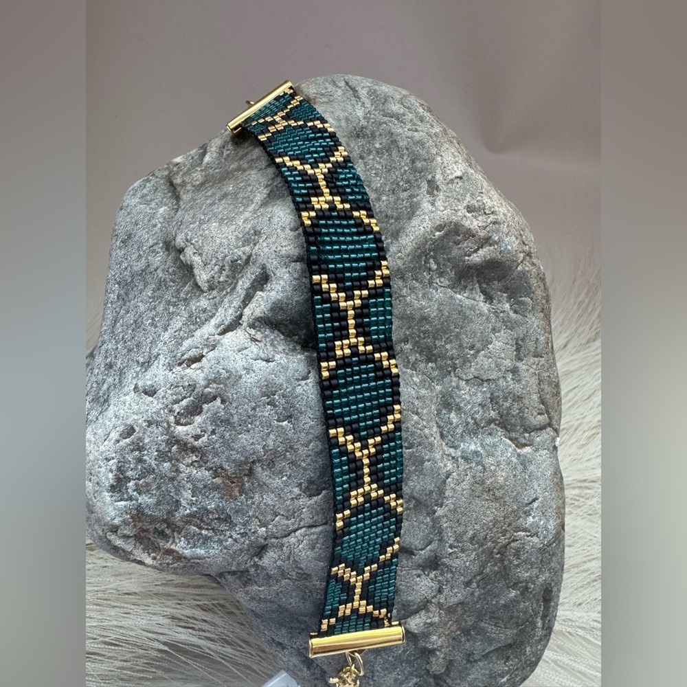 Snake pattern bracelet